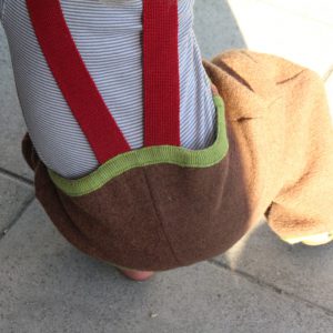 Wollwalk-Trägerhose „Schwarzwaldkind“